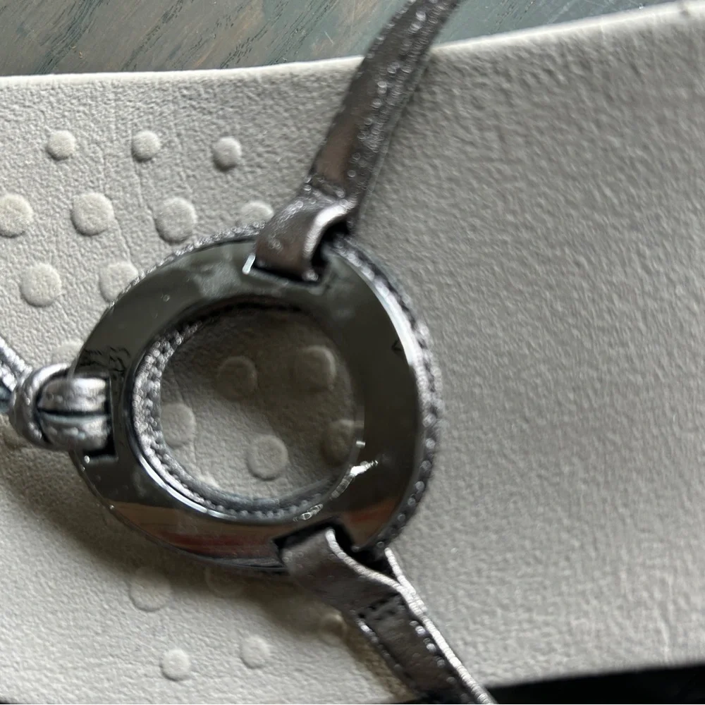 Vionic flip flops - Picture 2 of 3